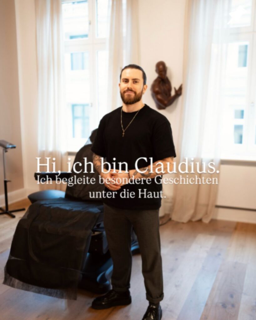 Tattoo Artist Claudius Loucura in seinem Atelier in Hamburg