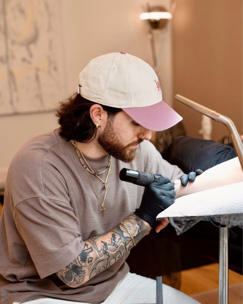 Porträt von Fineline Tattoo Artist Claudius Loucura
